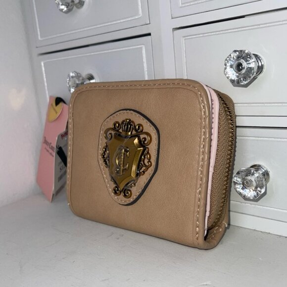 NWT Juicy Couture Beige Wallet with Gold Emblem - Picture 6 of 8